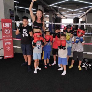 ninos guantes boxeo ring profesora boxeo