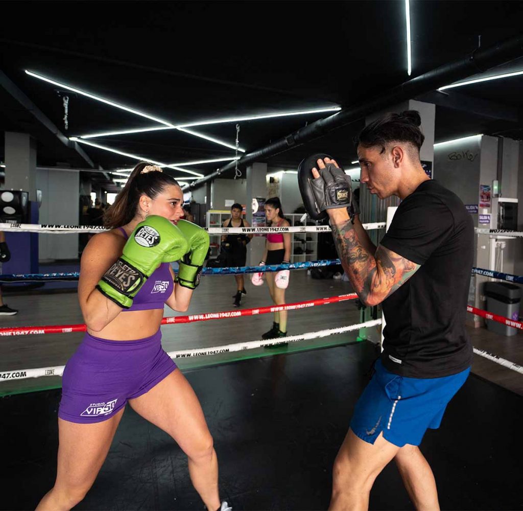 entreador mujer boxeo